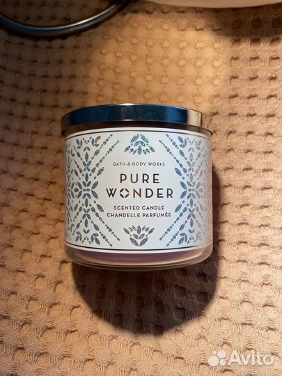 Свеча Bath & Body Works аромат Pure Wonder