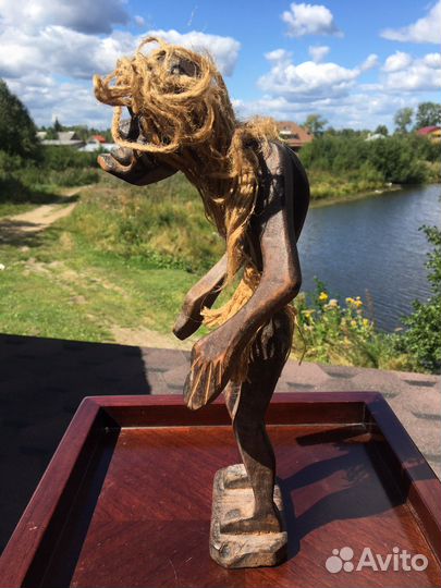 Статуэтка из дерева