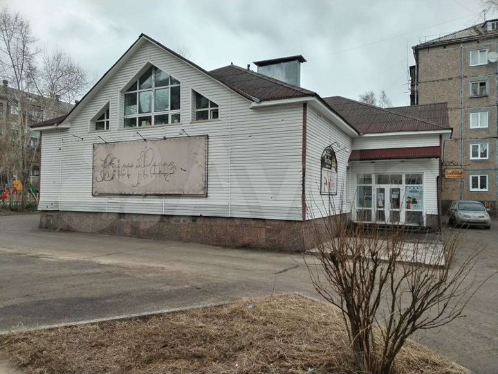 Здание 705,7 м²