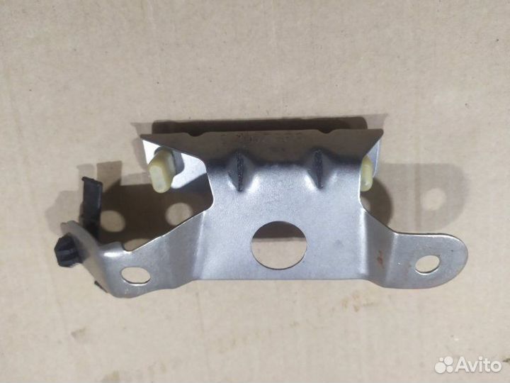 Кронштейн Nissan Almera G15 K4M 2013