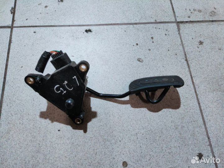 Педаль газа Nissan Note E11 2008