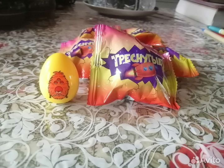 Треснутые 2, новые, 5 упак. с игрушками,наклейками