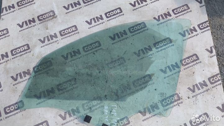 Стекло передней правой двери Renault Duster 4x4