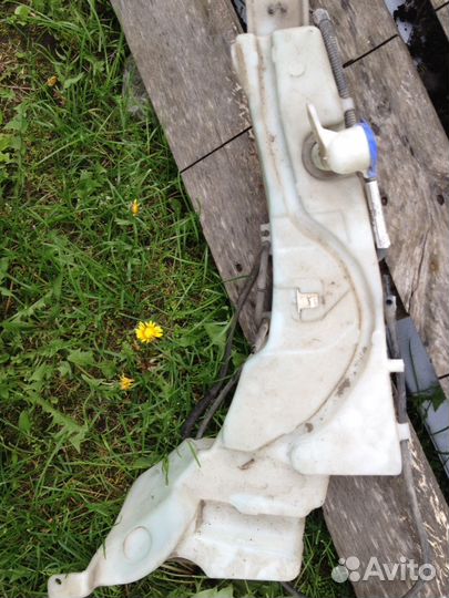 Бачек омывателя с мотором на Форд 2