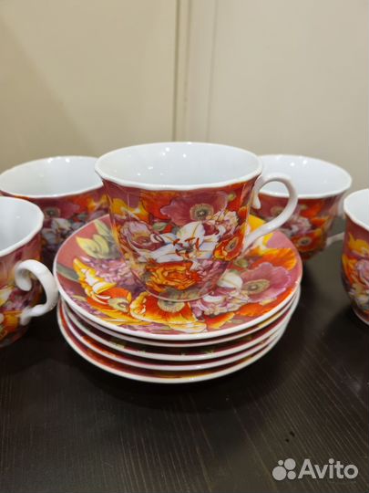 Чайные чашки с блюдцами