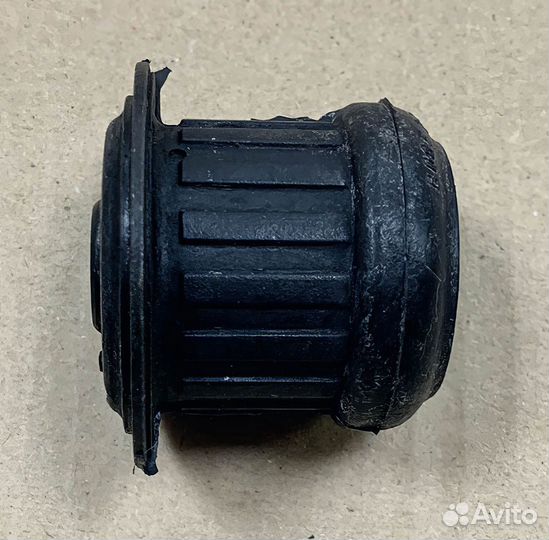 Сайлентблок подрамника Audi 80 B4 (оригинал)