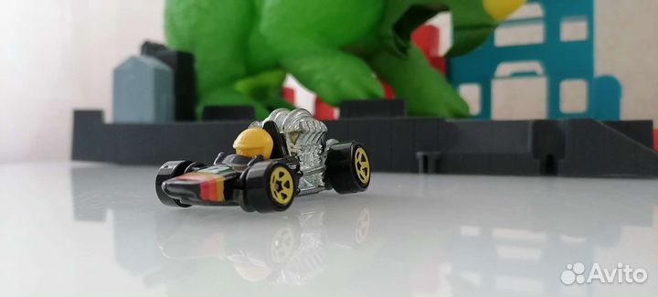 Hot wheels трек Разгневанный трицератопс