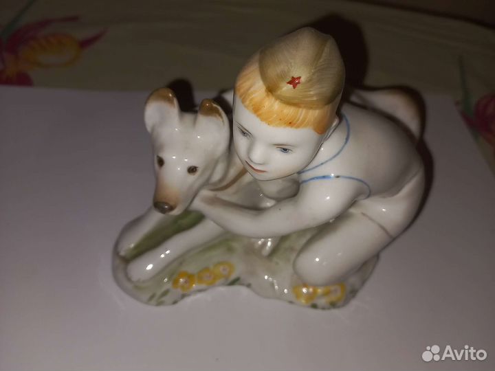Мальчик с собакой статуэтка лфз