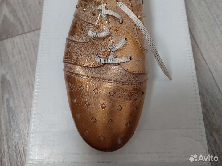 Женские туфли на шнурках 37 размера новые