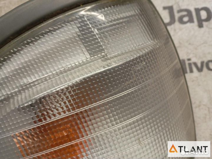 Габарит передний правый toyota lite ACE