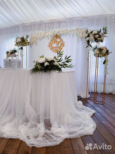 Белое свадебное оформление зала