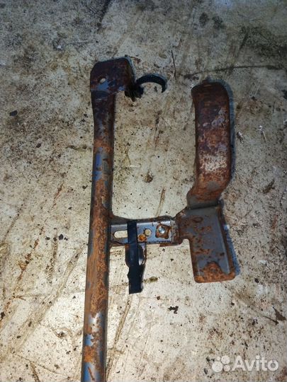 Кронштейн усилителя торпеды Mitsubishi Outlander 3