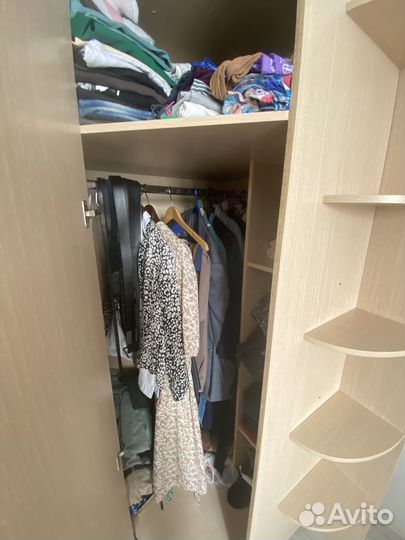 Угловой шкаф с зеркалом