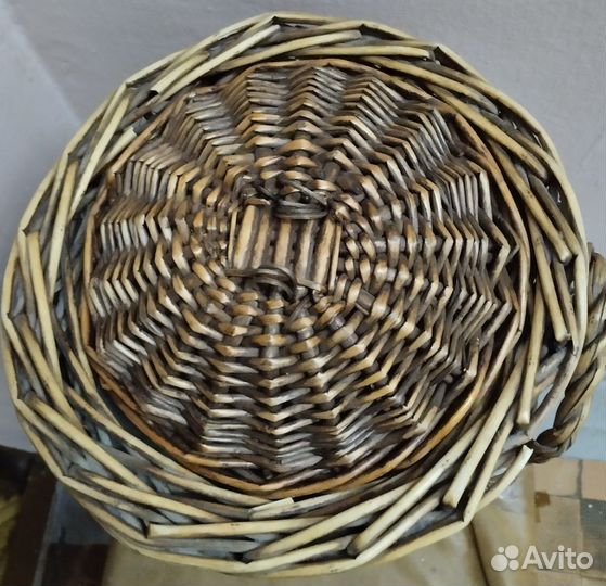 Корзина плетеная с крышкой для интерьера