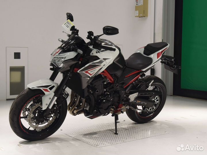 Kawasaki Z900 (2022) (1752 км)