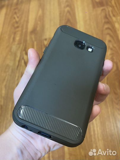 Телефон Samsung galaxy a3 2017