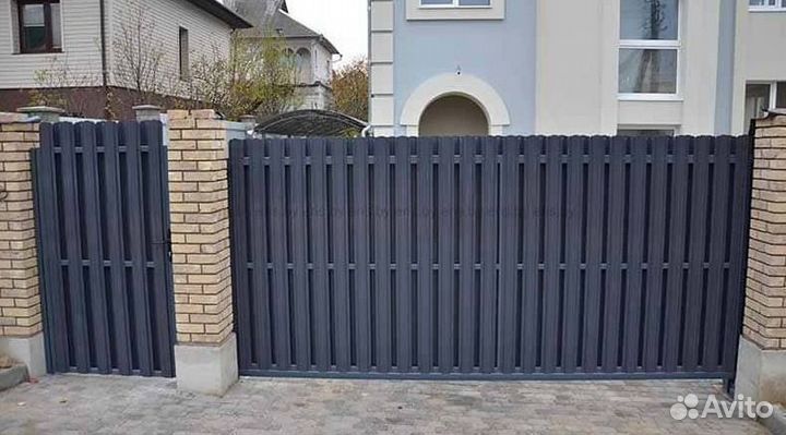 Откатные ворота с металлическим штакетником