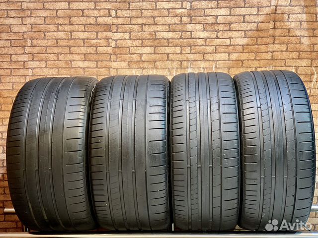 Pirelli P Zero PZ4 275/35 R21 и 315/30 R21