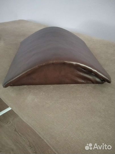 Подушка для спины покрытая экокожей