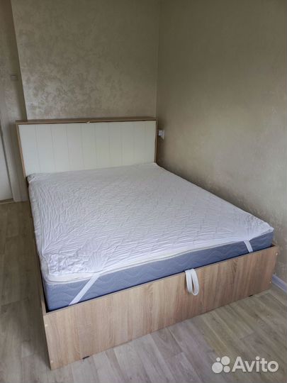 Кровать двухспальная с матрасом 1600х2000 бу