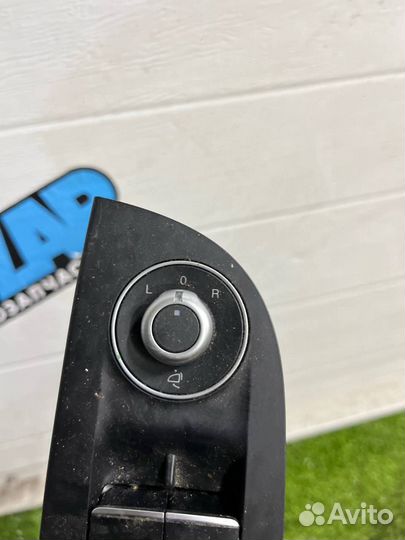 Блок управления стеклоподъемниками передней левой