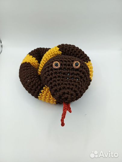 Змея символ 2025 года