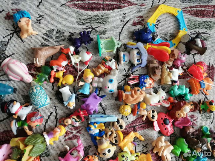 Игрушки из киндера пакетом