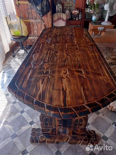Стол из дерева