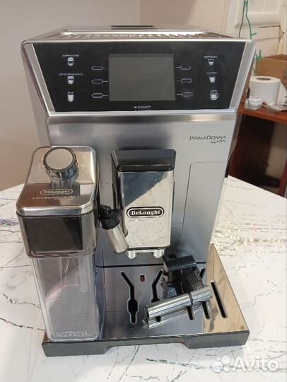 Кофемашина Delonghi ecam 550.75