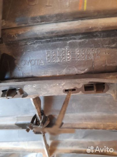 Решетка в бампер на Тойота Камри 70