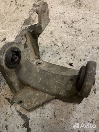 Кронштейн пневмоподвески Land Rover Range Rover