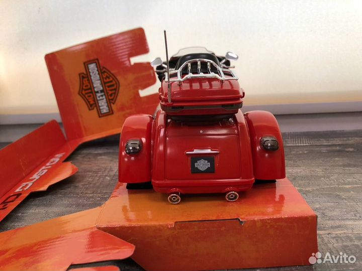 Maisto 1:12 - 2021 CVO TRI Glide Красный