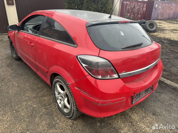 Opel Astra 1.8 МТ, 2008, битый, 200 000 км