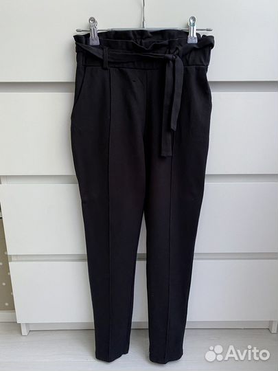 Форма для девочки брюки и 2 рубашки пакетом 140