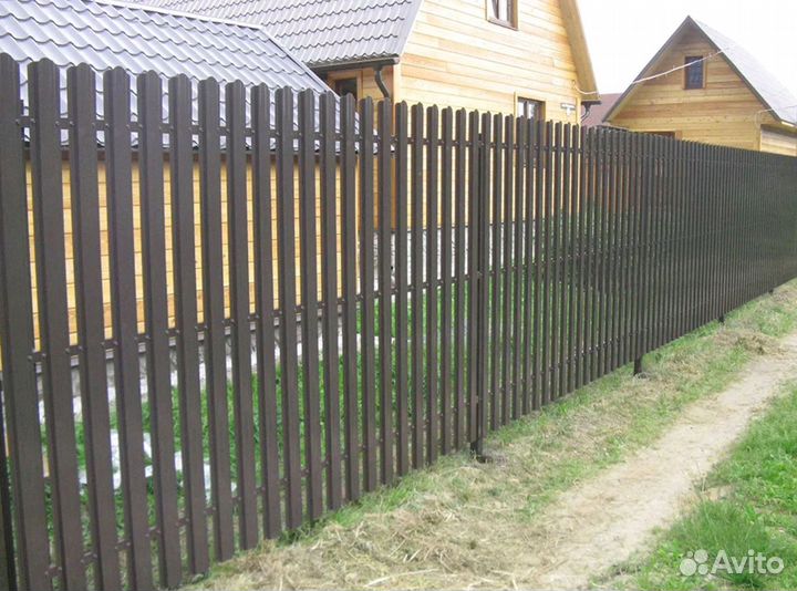 Заборы из евроштакетника со склада новые