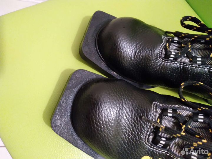 Лыжные ботинки