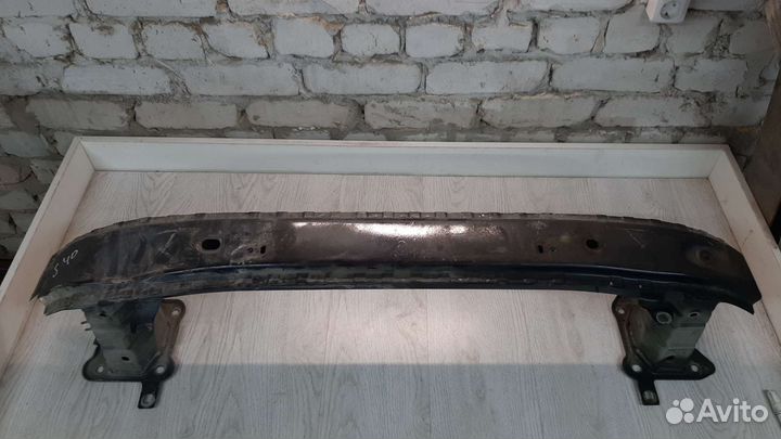 Усилитель переднего бампера Volvo s40 2