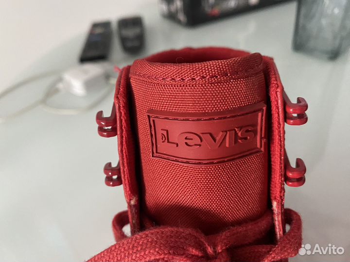 Кроссовки levis женские