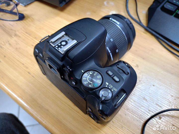 Зеркальная камера Canon EOS 200D 18-55 Kit