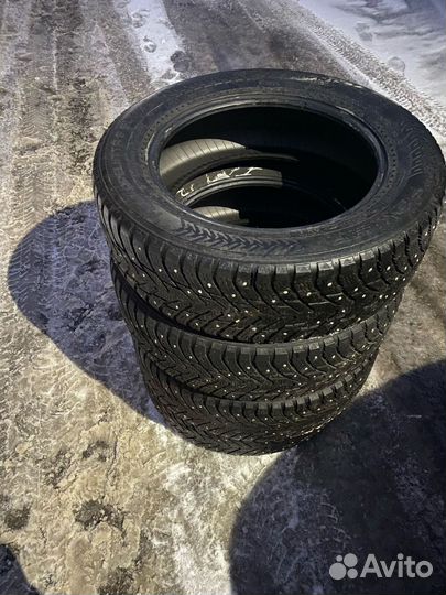 Nokian Tyres Hakkapeliitta 8 215/65 R17