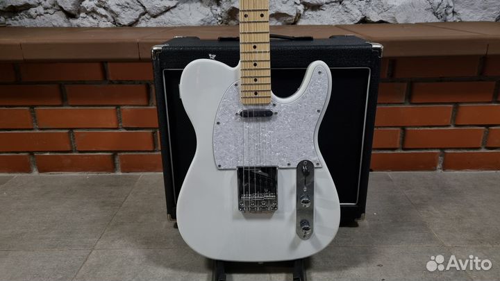 Электрогитара (аксессуар в подарок)