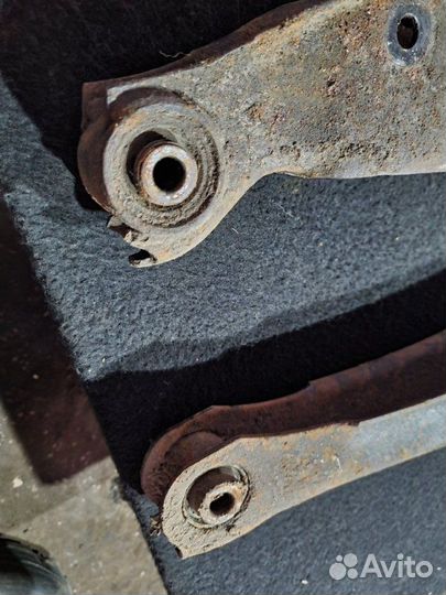 Рычаг подвески нижний Mitsubishi Lancer 9 4G18