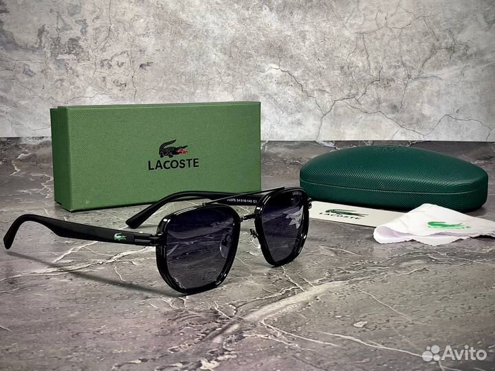 Солнцезащитные очки Lacoste черные