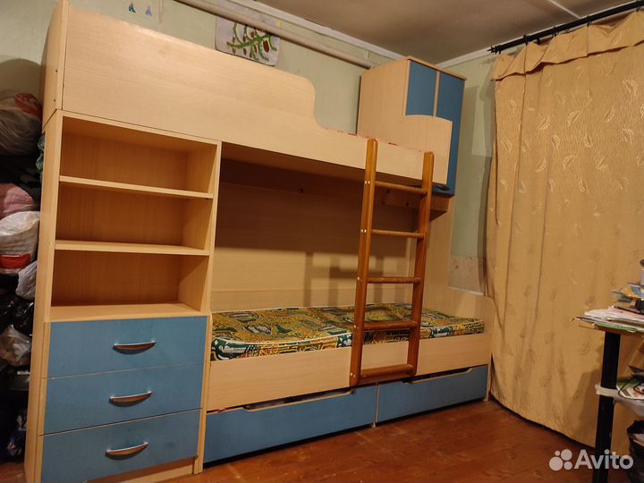 Двухэтажная кровать со шкафом