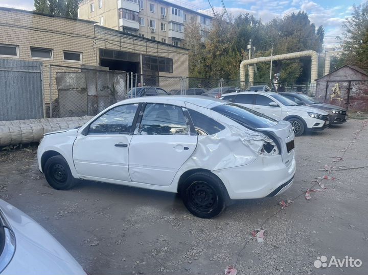 LADA Granta 1.6 МТ, 2019, битый, 89 652 км