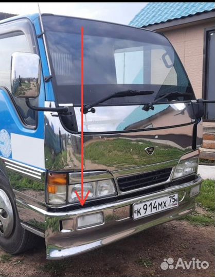 Ресничка под фары правая Isuzu Elf NKR66 4HF1