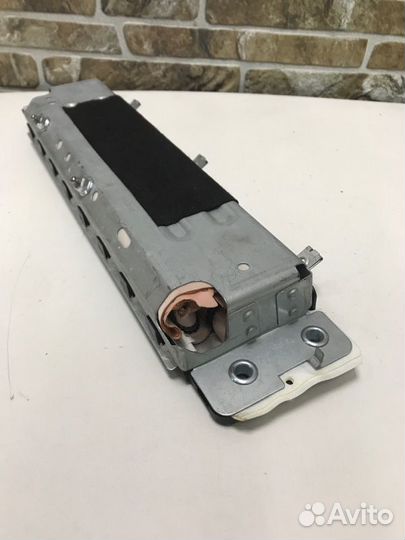 Подушка безопасности нижняя (для колен) Volvo XC90