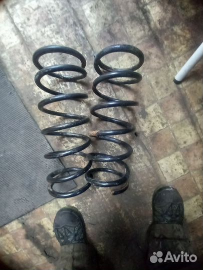 Пружины задние 2штуки