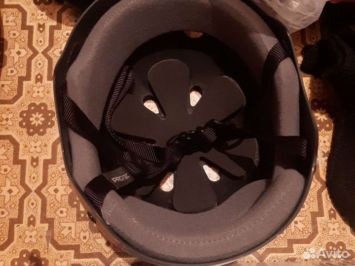 Горнолыжный шлем