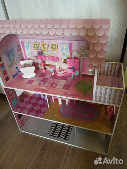 Большой кукольный домик